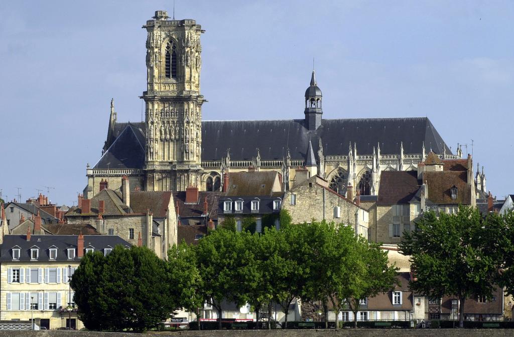 Kyriad Hotel Nevers Centre Exterior foto